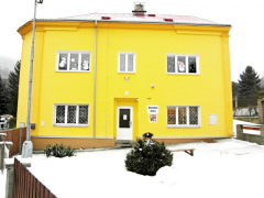 MŠ Hvězdička - budova školky v zimě 